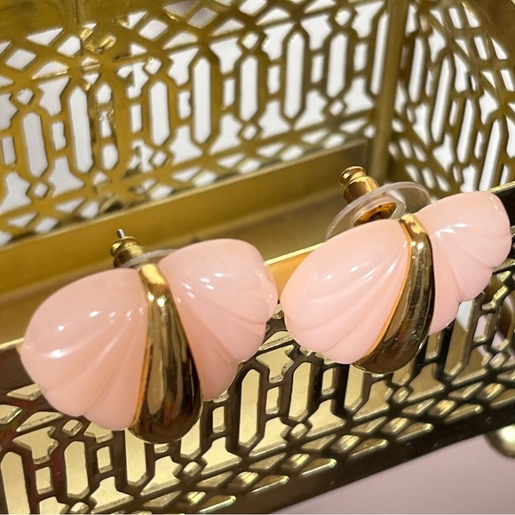 Vintage 80 90 Retro Maximalism Deco pink Lucite Heart Gold Mobwife Earrings - Picture 3 of 15